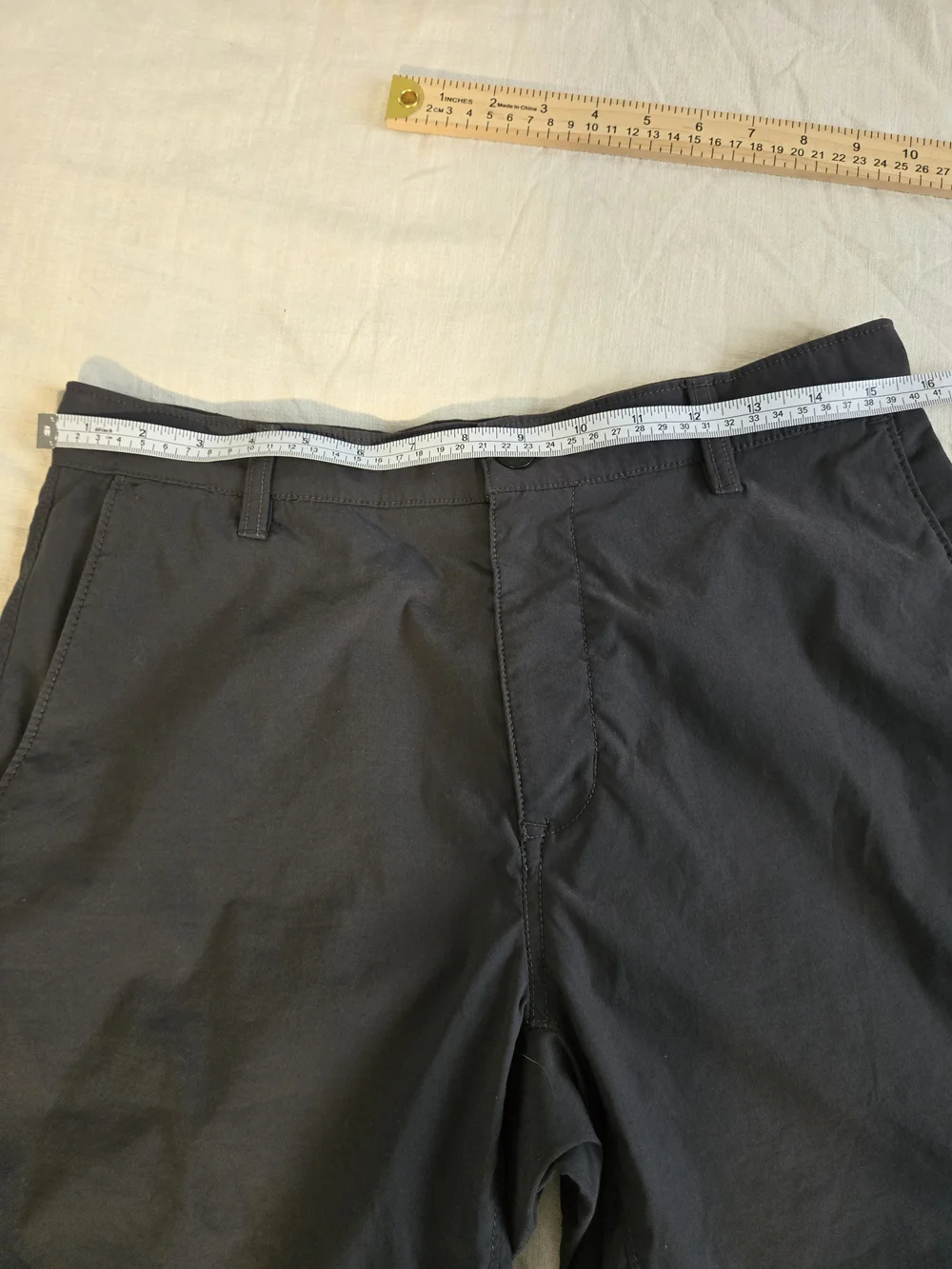 Men's Casual Gray Shorts - Classic Everyday Style Size 30